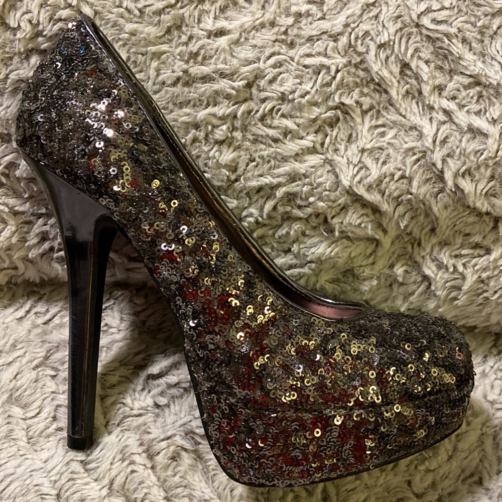 Full sequin pumps